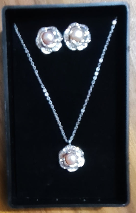 Extra Unique Original Bloom Pearl Necklace and Earring Set