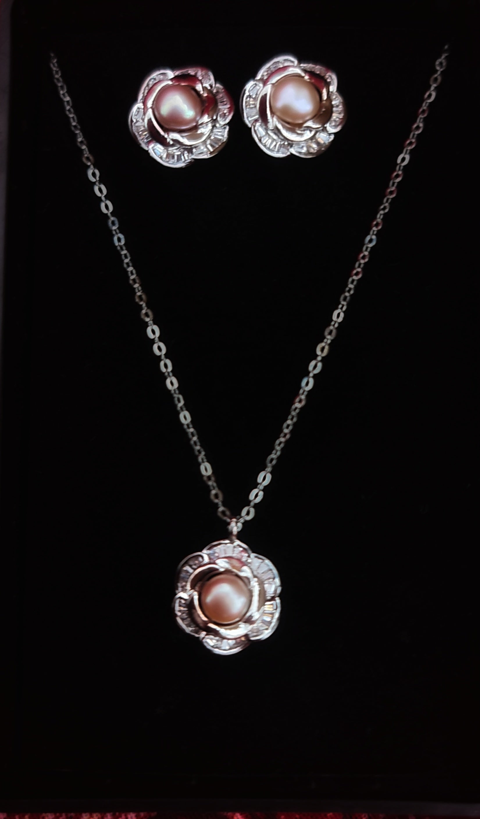 Bloom Pearl Necklace and Earring Set 