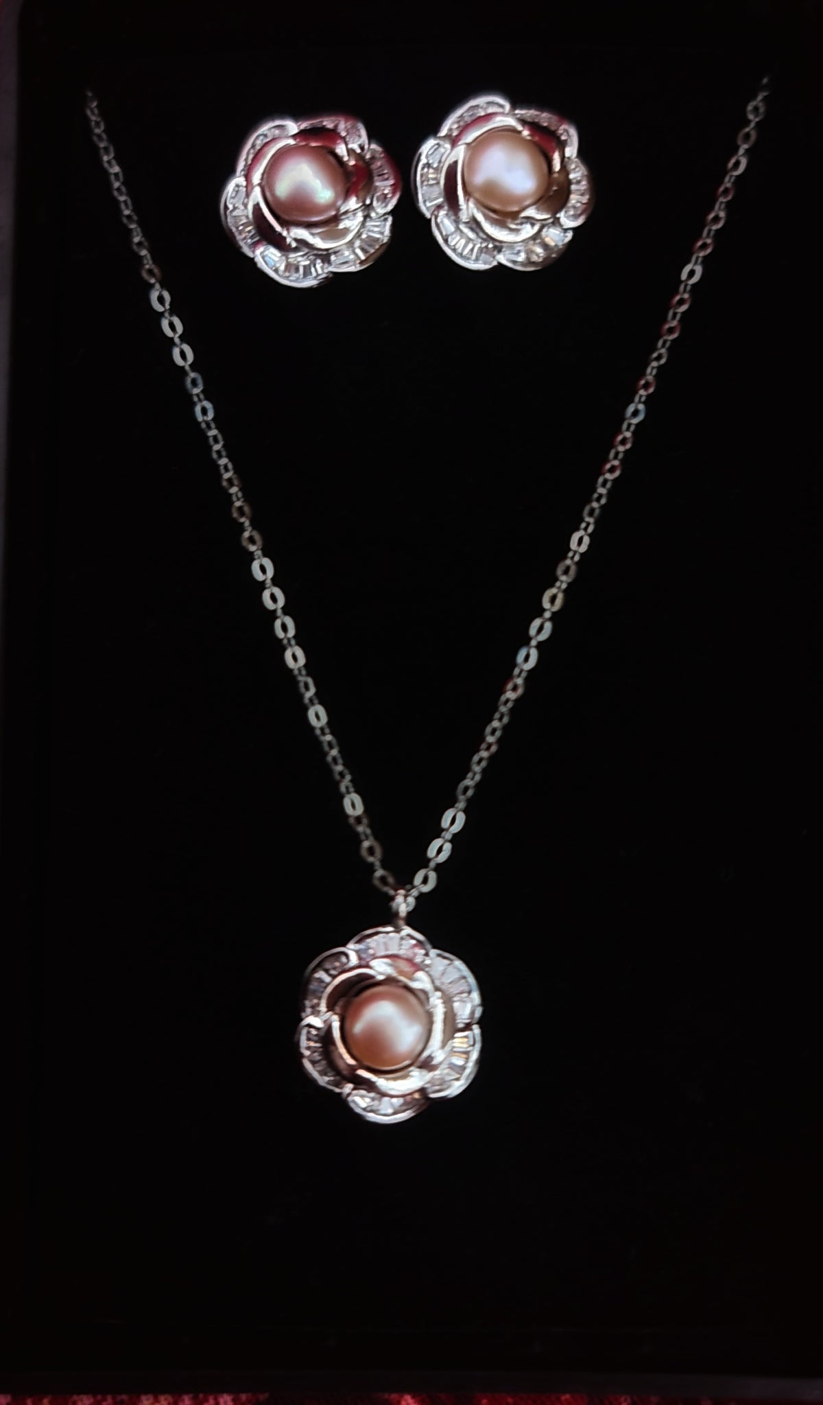  Bloom Pearl Necklace and Earring Set 