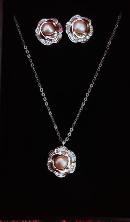  Bloom Pearl Necklace and Earring Set 