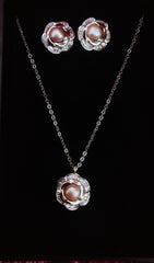  Bloom Pearl Necklace and Earring Set 