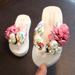 Fashionable beach shoes clip foot Sandal