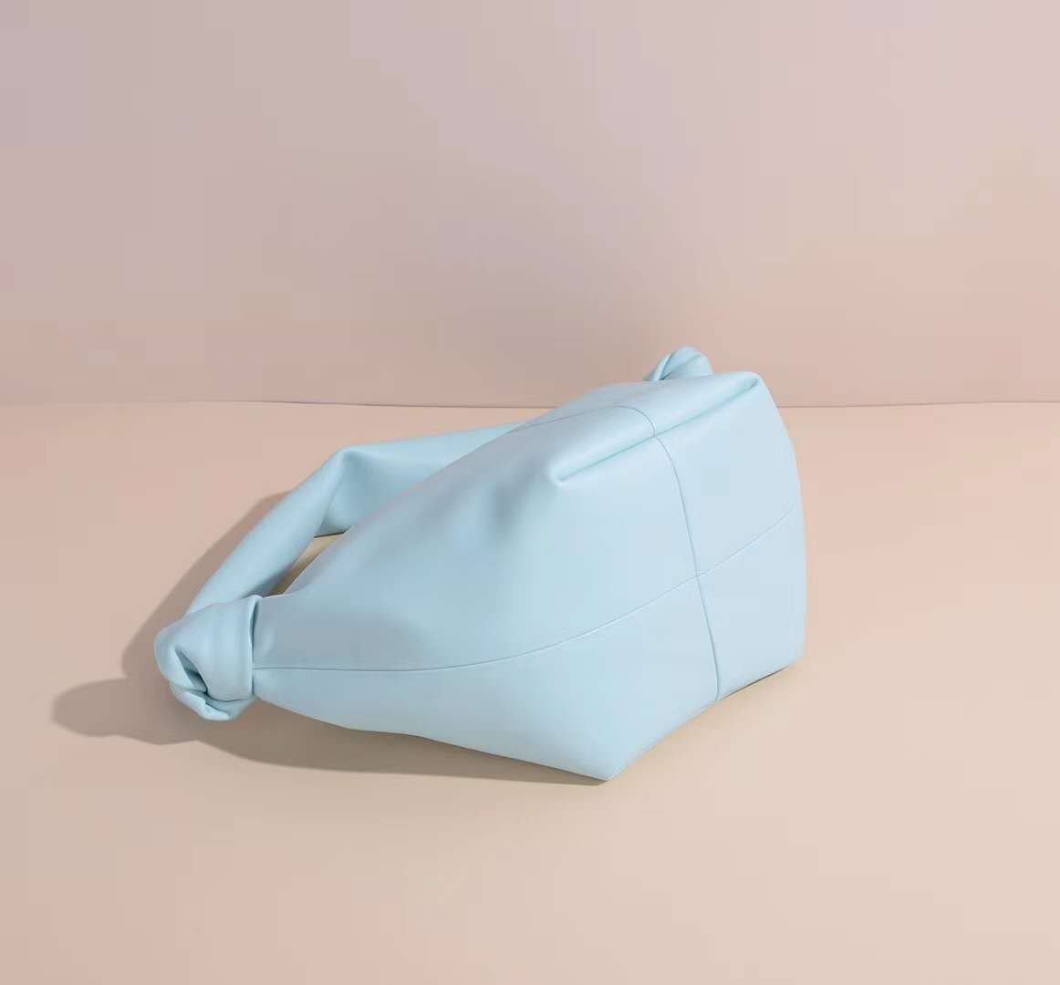 Women's soft leather cloud dumpling knot handbag - view 5