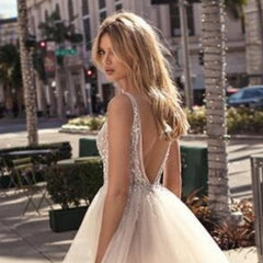 Sexy Deep V-neck Bare Legs Bridal Bridal Photography Location Light Wedding Dress