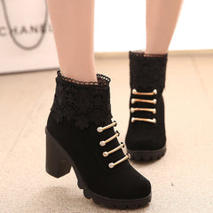 Lace fringed anti slip boots