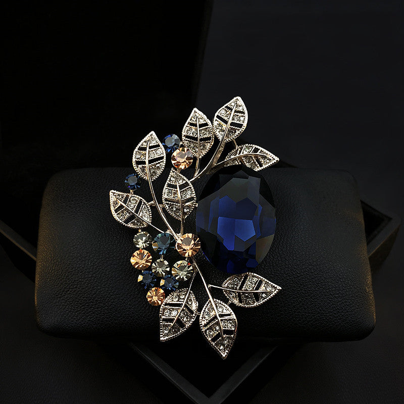 Men's And Women's French Vintage Atmospheric Brooches