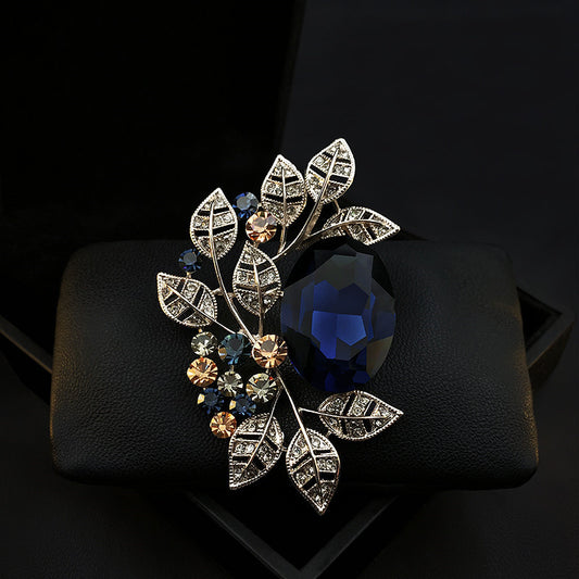 Men's And Women's French Vintage Atmospheric Brooches