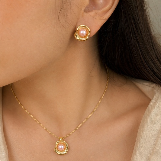 Gold shell pearl pendant necklace and earrings set