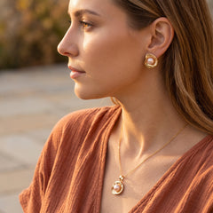 Gold shell pearl pendant necklace and earrings set
