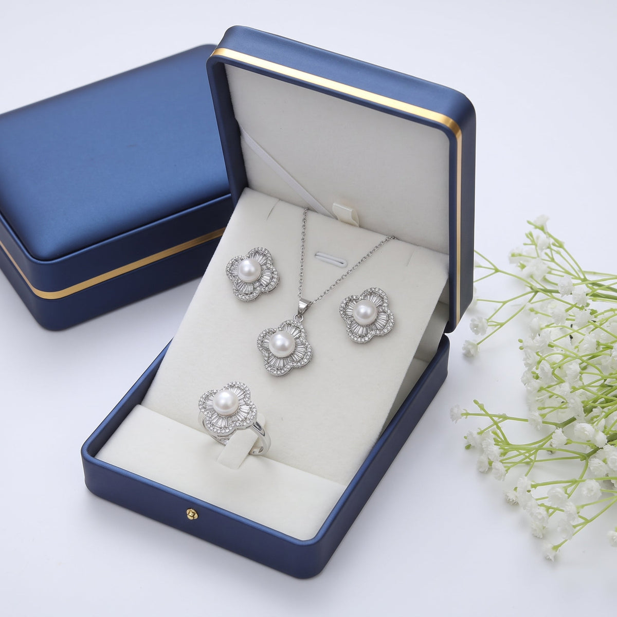 White pearl scalloped baguette flower jewelry set